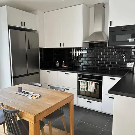 Large 3 Bedroom Perfect For Kids Apartment