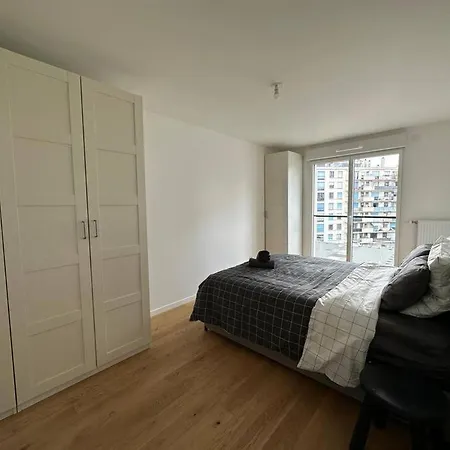 Large 3 Bedroom Perfect For Kids Apartment *