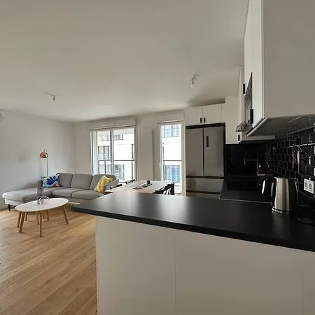 Large 3 Bedroom Perfect For Kids Apartment