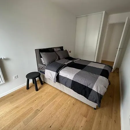 Large 3 Bedroom Perfect For Kids Apartment *